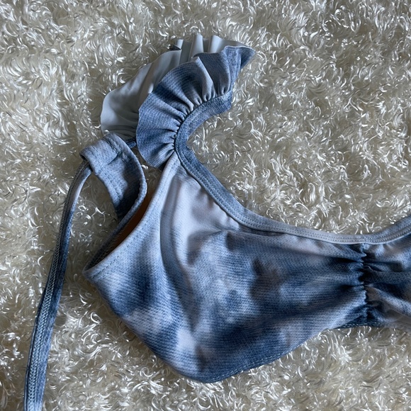 Bikini - Picture 3 of 7